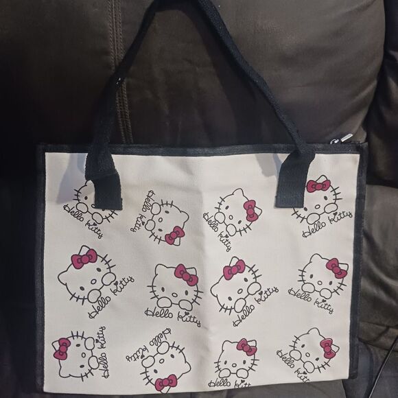 ⭐️ Hello Kitty Canvas Bag ⭐️ - Picture 2 of 8